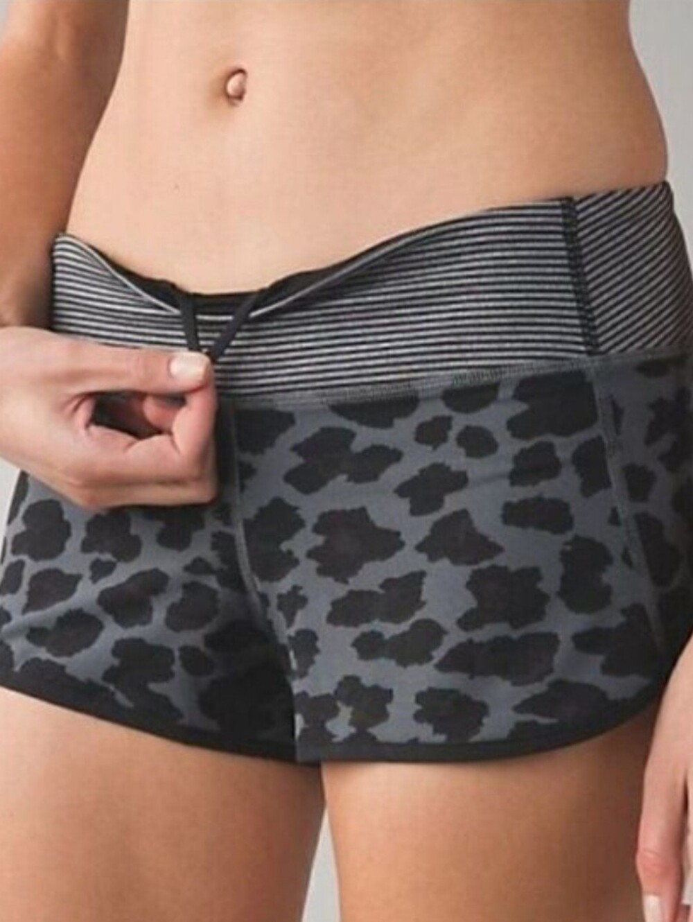 Rare Lululemon Women 8 Cherry Cheetah Print Speed Shorts
